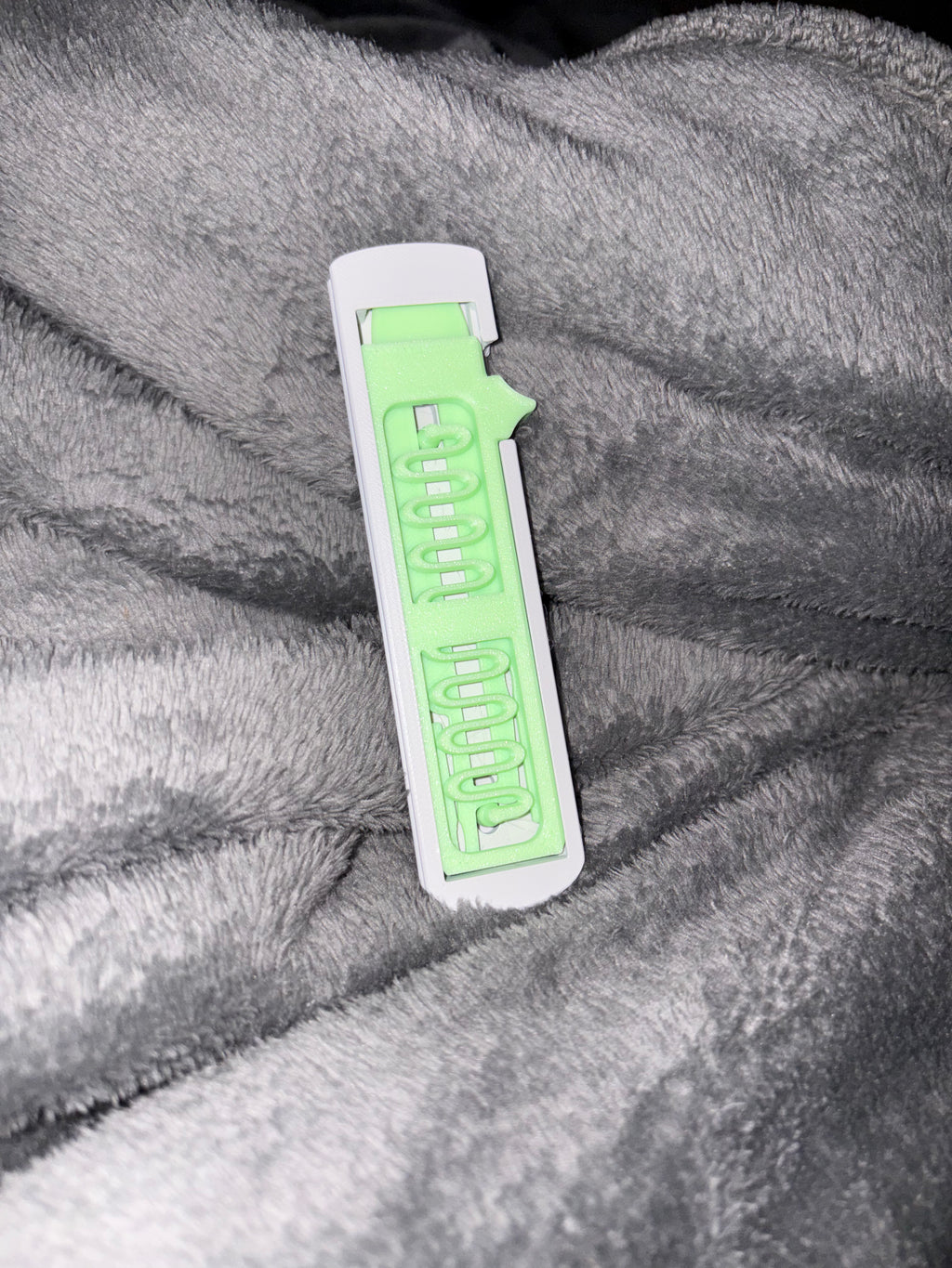 Knife, ruler, comb fidget